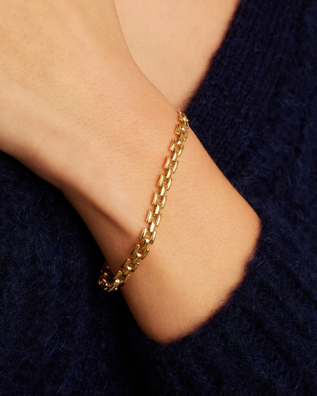 gorjana - Brooklyn Bracelet 7"-7 1/4" - 18k Gold Plated Brass - Textured Chain Links - Stylish Retro Design - Versatile Stacking, Lightweight Comfort