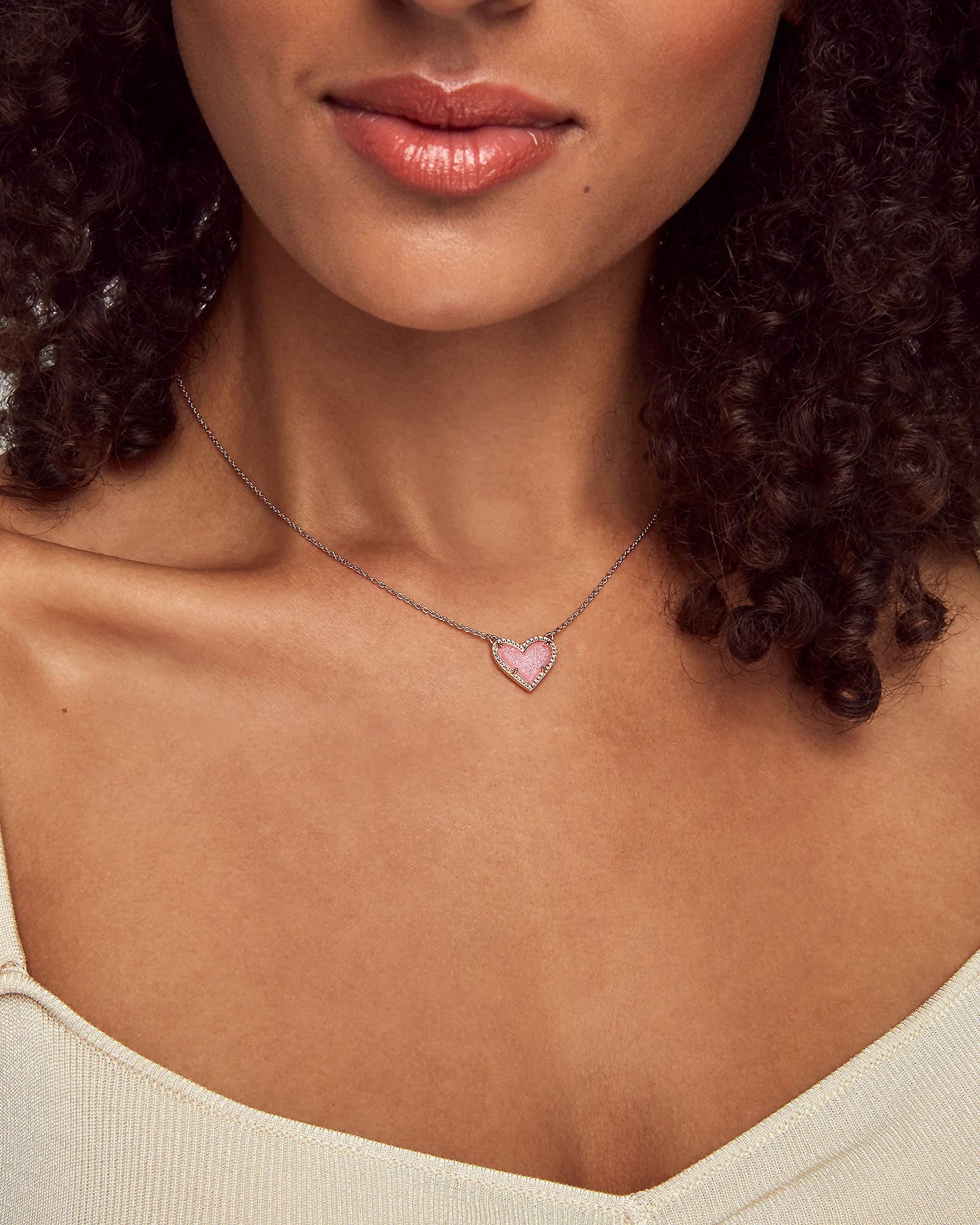 Kendra Scott Ari Heart Pendant Necklace for Women, Fashion Jewelry, 14k Gold-Plated, Dichroic Glass